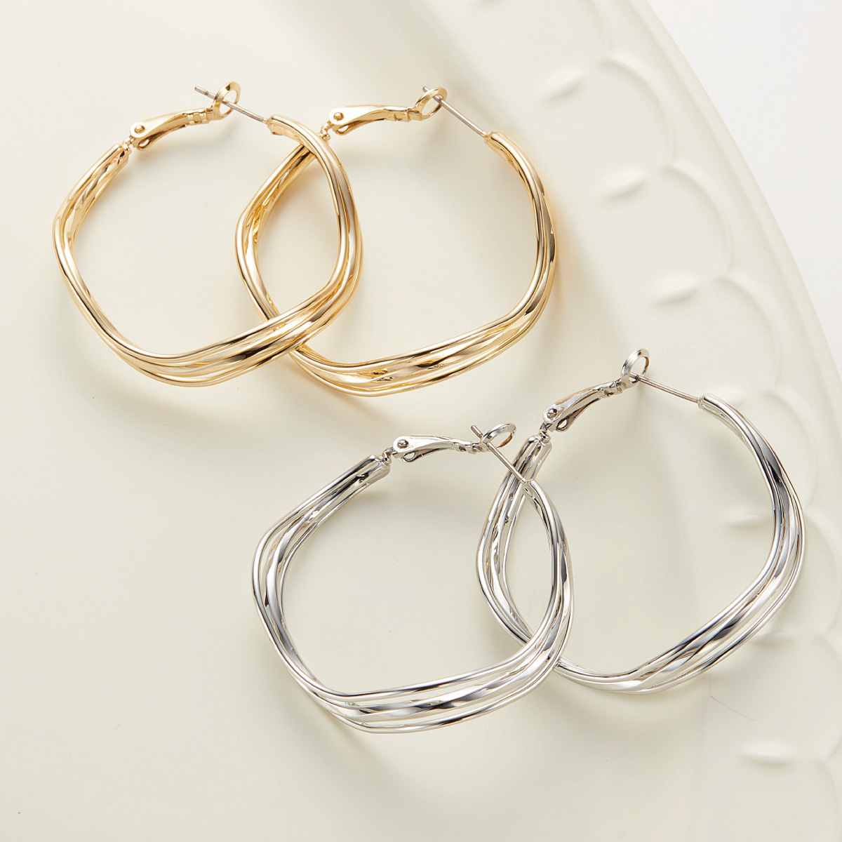 Yahoo! Yahoo!ショッピング(ヤフー ショッピング)ピアス 金属アレルギー フープ レディース 両耳用 チタン製ポスト ニッケルフリー フープピアス 大きめ 大ぶり 三連 ウェーブ お肌に優しい