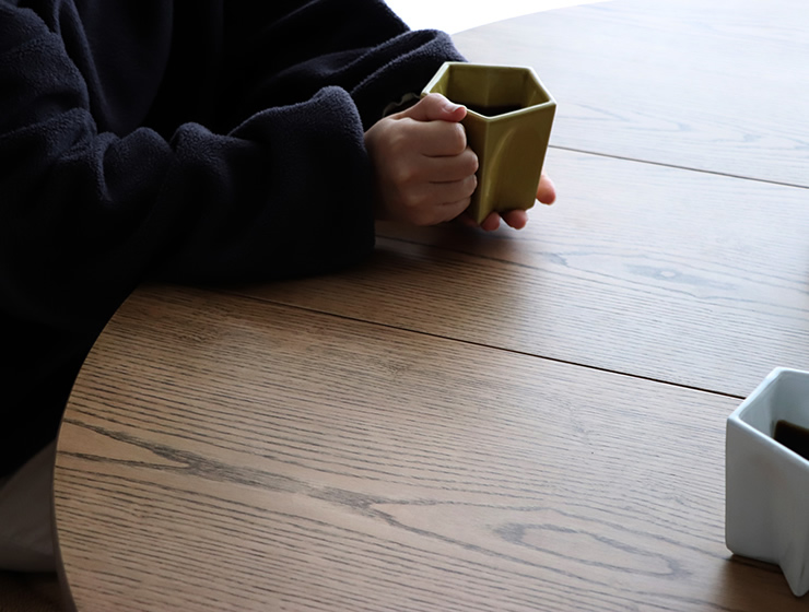 木目を活かしたアッシュ突板の天板