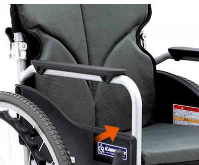 【非課税】BACKS(バックス) 自走介助兼用車椅子 BK22-40SB 背張り調整可能シンプル背折れ車いすカワムラサイクルの説明