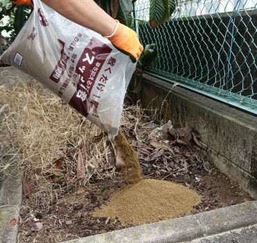 三喜工業有限会社 草を抑える不思議な砂「スッキリ君」