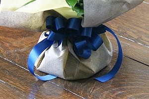 ブルーローズ　花瓶のいらない花束　フラワーギフト　送料無料　ネット通販花屋花樹有（かじゅある )