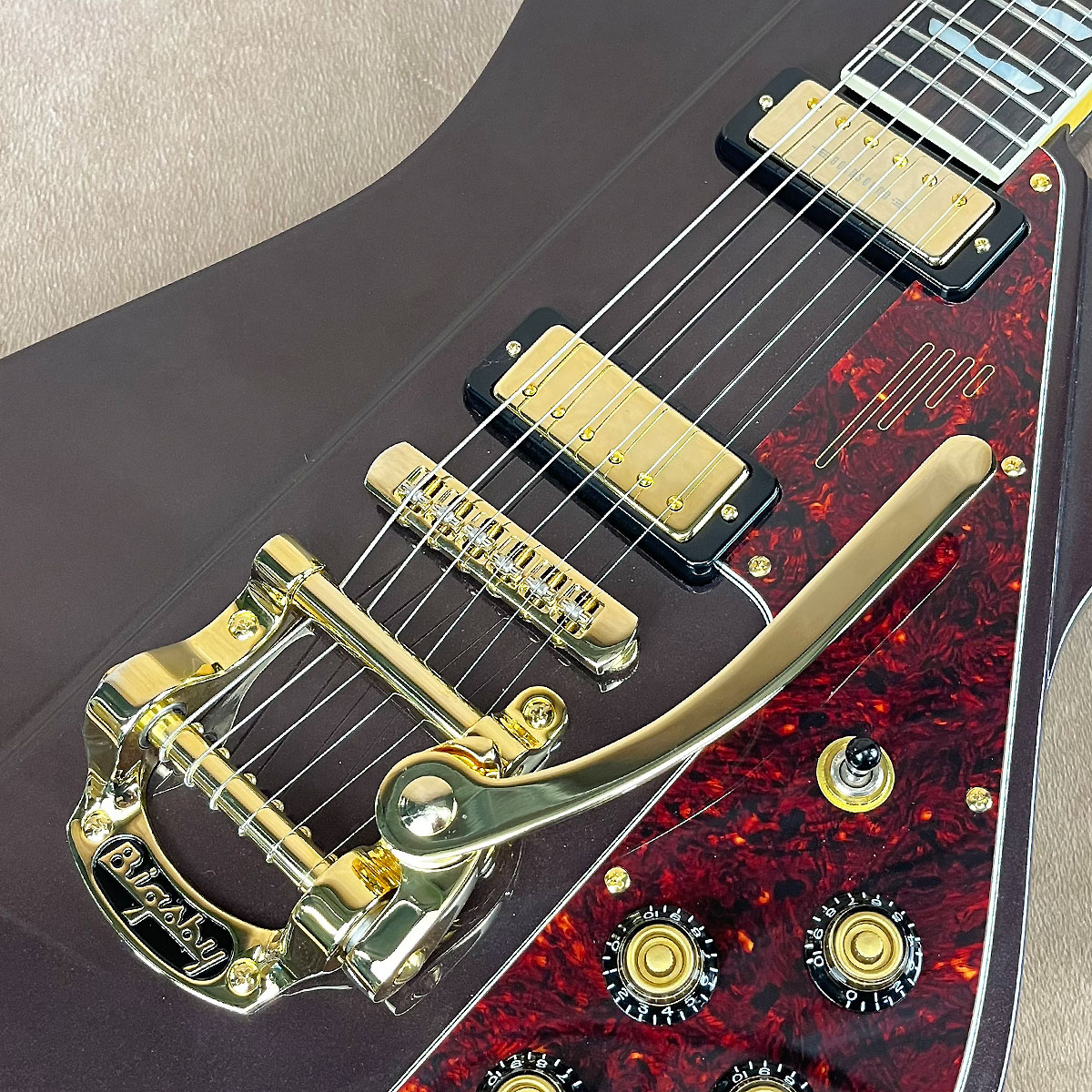 Baum Guitars ( バウム・ギター ) Custom Shop Backwing， Deep Purple