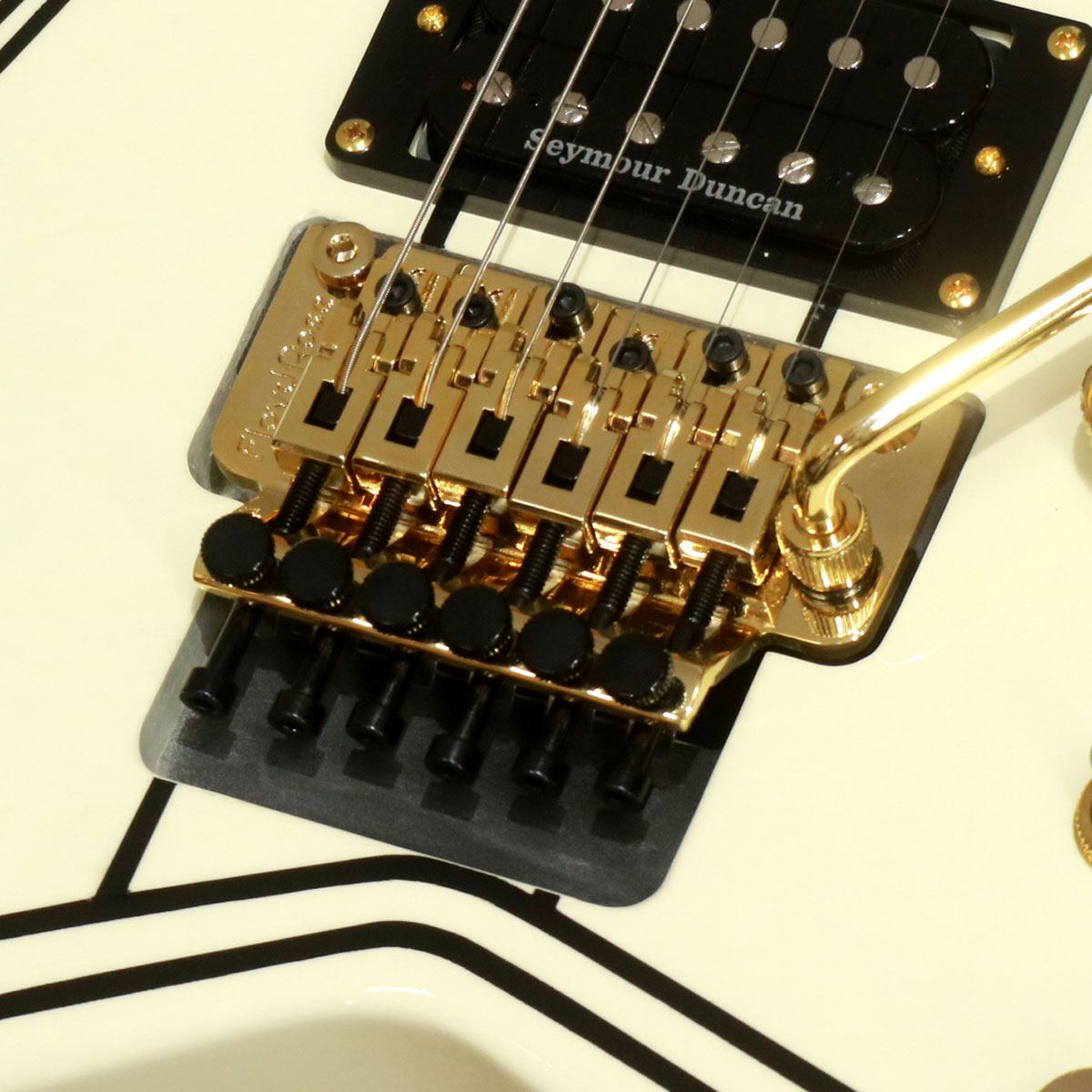 Jackson ( ジャクソン ) Pro Series Rhoads RR3， Ivory with Black Pinstripes_5