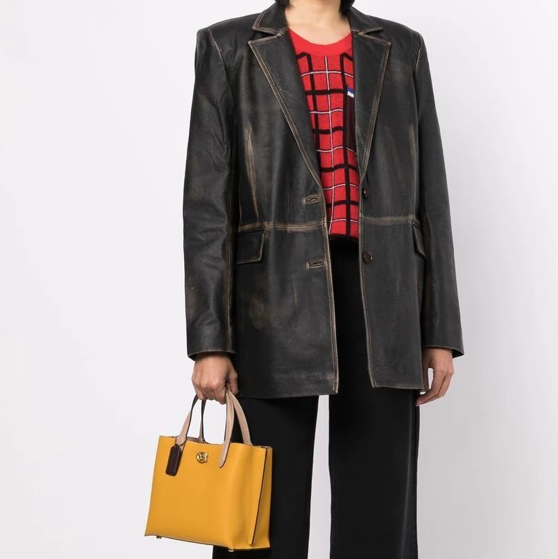 GW特価！大幅値下げ！　新品美品　COACHイチゴ柄 ゴールドジッパー バッグ Amazon | [コーチ] バッグ アウトレット いちご柄 ストロベリー