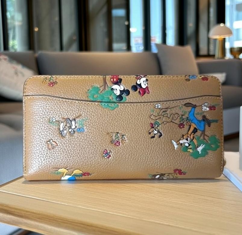COACH（コーチ） ディズニー コラボ 長財布 新作 レディース メンズ