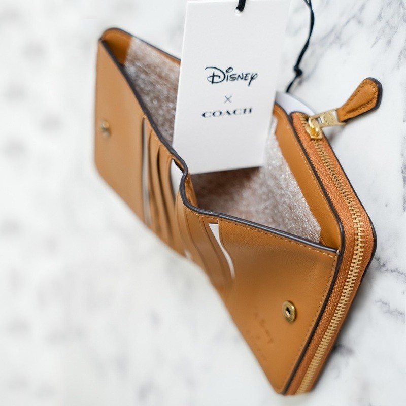 COACH（コーチ） ディズニー コラボ 二つ折り財布 新作 レディース