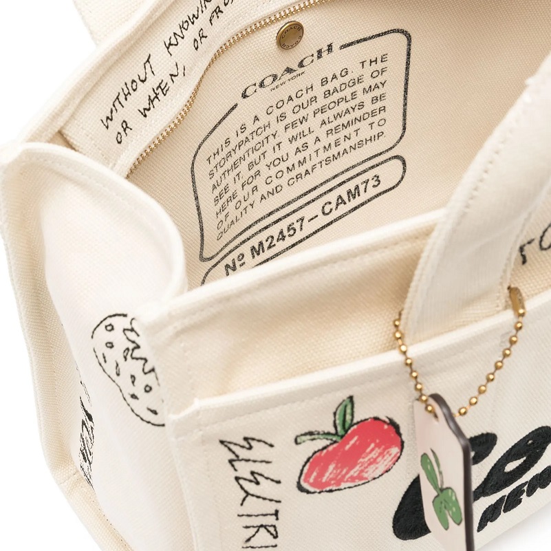 【Coach】スケッチ☆Cargo Tote☆2wayトートバッグ☆CAM73 COACH® Outlet | Cargo Tote Bag With Sketch Print