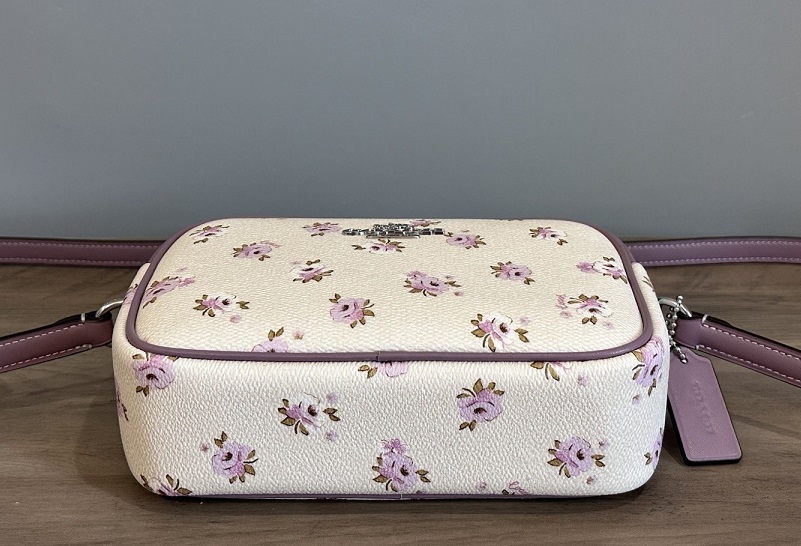 コーチ バッグ ショルダーバッグ COACH ミニ ジェイミー カメラバッグ フローラル プリント 斜め掛け ミニバッグ CBA70 SVCAH (チョークマルチ) アウトレット レディース COACH（コーチ） 新作セール CBA70 ショルダーバッグ 2025新作