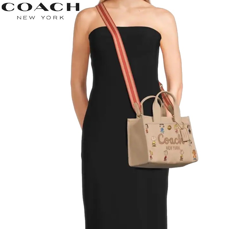 COACH コーチ 2025新作 x ピーナッツ コラボ スヌーピー トート