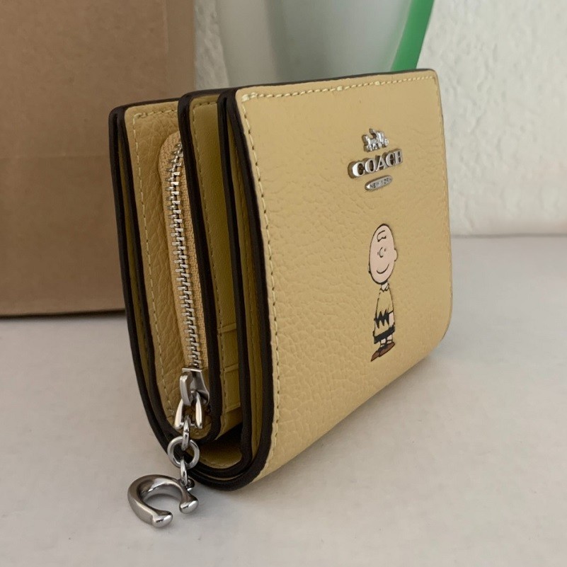 ⭐️新品・未使用【即日発送】スヌーピー２つ折り財布coach⭐️箱付き⭐️アウトレット COACH コーチCOACH財布 スヌーピー PEANUTS コラボ 財布 2025