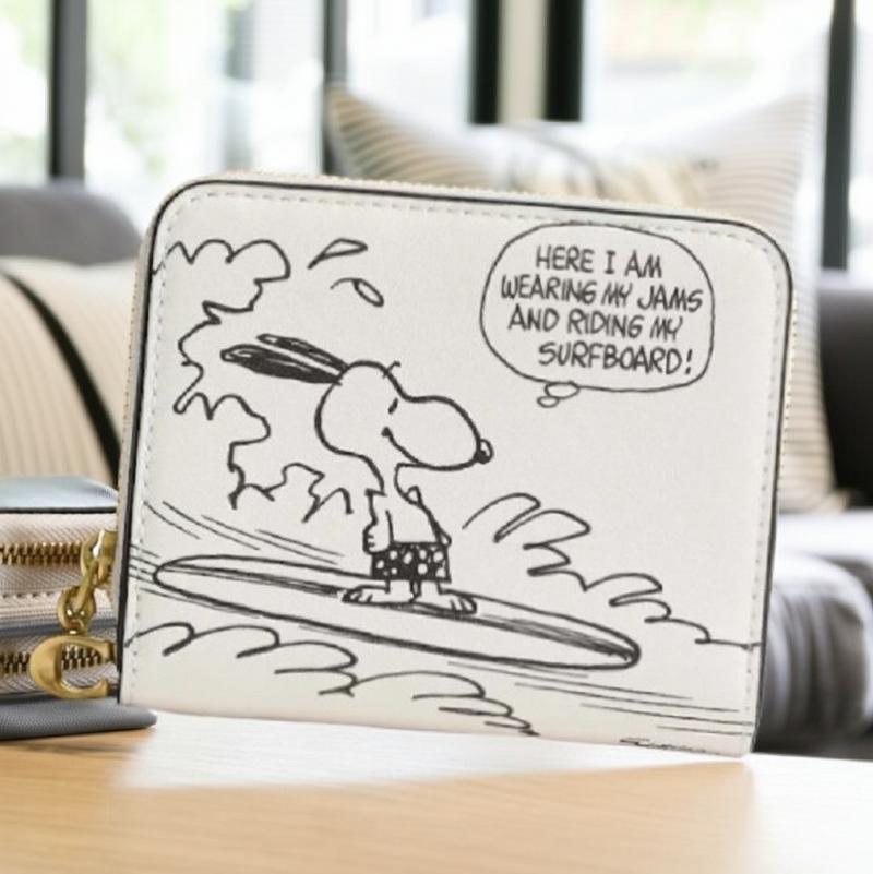 COACH コーチ X ピーナッツ コラボ スヌーピープリント 二つ折り