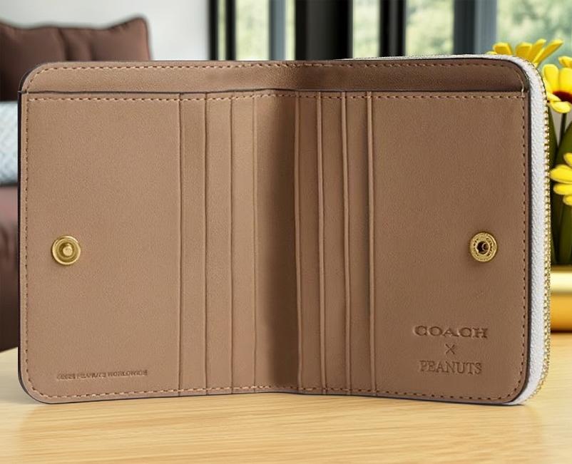 【COACH X PEANUTS】エッセンシャル ビルフォールド ウォレット COACH® | Coach X Peanuts Essential Billfold Wallet With