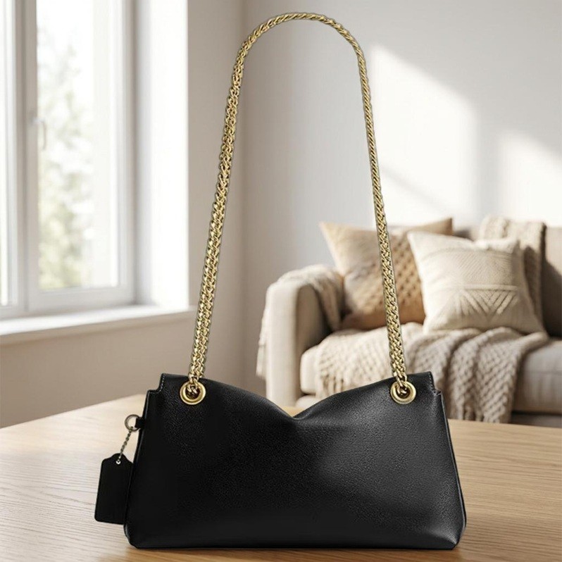 COACH コーチ　ブラック肩がけバッグ新品　未使用 COACH（コーチ） バッグ 2026新作 ショルダーバッグ CFR28 ブティック