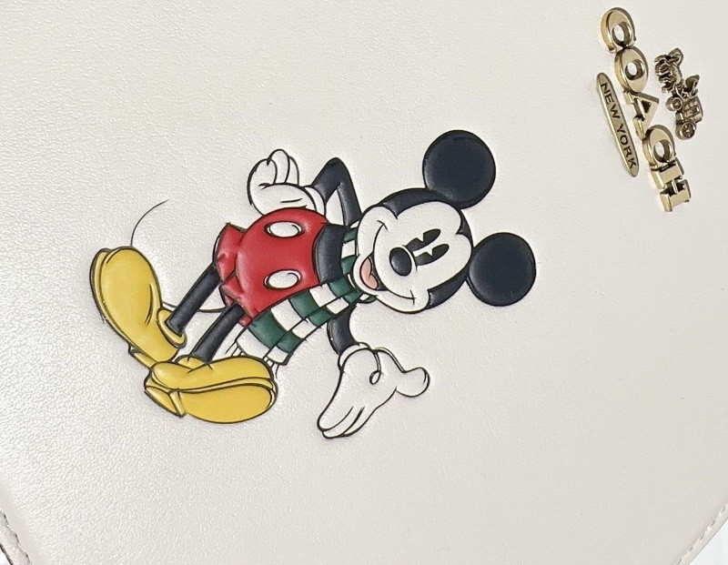 【最終値下】COACH 　ディズニー　ミッキー　ショルダーバッグ　ブラウン Disney（ディズニー）の「【DISNEY x COACH】スウィンガー