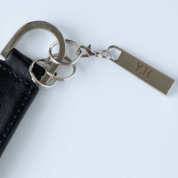 キーホルダー　靴べら　名入れ　プレゼント　ギフト　名入れプレート付き シューホーンキーホルダー ブラック UL　誕生日プレゼント　就職祝い | 名入れギフトKARIN | 01