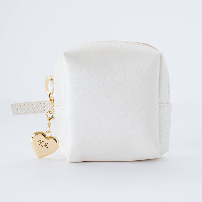 母の日　ポーチ　ケース　スクエアポーチ　チャーム　プレゼント　ギフト　誕生日　記念品　リングカラビナ付き スクエアポーチ 名入れ ハートチャーム 付き UL | 名入れギフトKARIN | 01