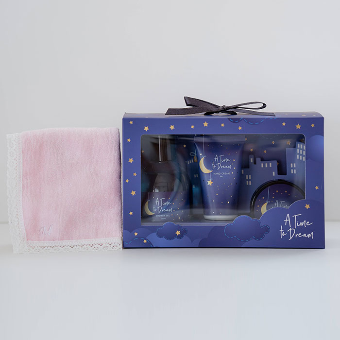 ハンカチ　ボディケアセット　名前刺繍　名入れ　プレゼント　ギフト　名入れ イニシャル ハンカチ レース ＆ A Time to Dream ボディケアセット　母の日 | 名入れギフトKARIN | 01