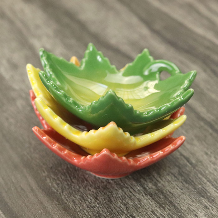 緑交チ葉型小猪口　小皿　珍味入れ　10客　新品未使用　前菜の器 緑交チ葉型小猪口 小皿 珍味入れ 10客 新品未使用 前菜の器 緑交チ葉型