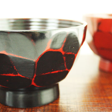 雑煮椀 お椀 筋彫り亀甲椀 赤 黒 全2種 慶弔 法事 法要 爆買 : 曲げ