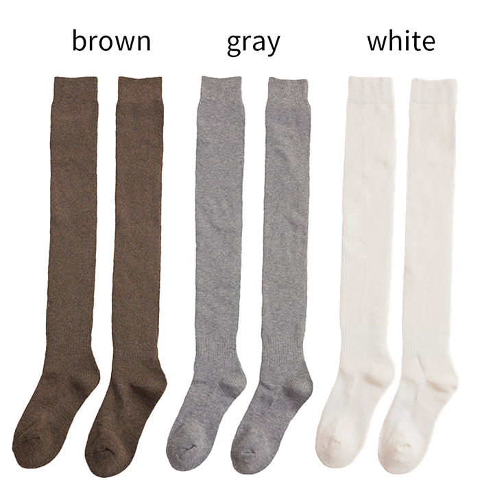 裏起毛で暖かいオーバーニーソックス