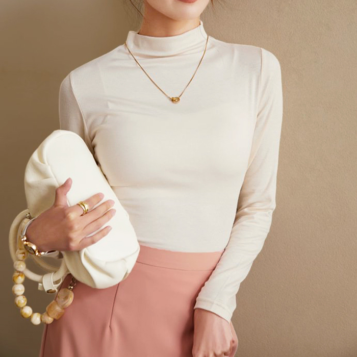 【送料無料】さらっと軽い着心地の10分袖モックネックインナー