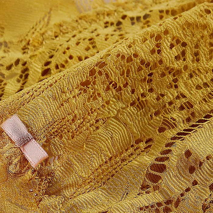 透け感レースで大人可愛く、後ろ姿まで魅力的なTバック