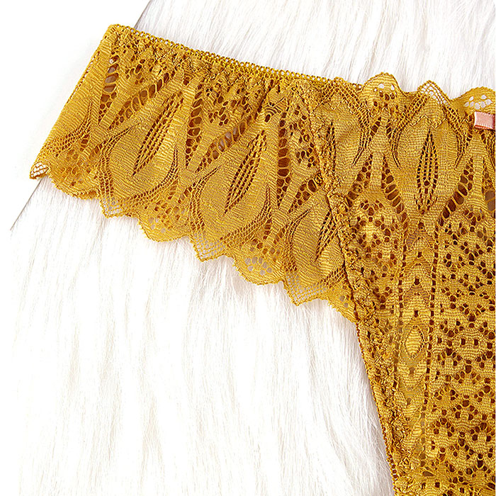 透け感レースで大人可愛く、後ろ姿まで魅力的なTバック