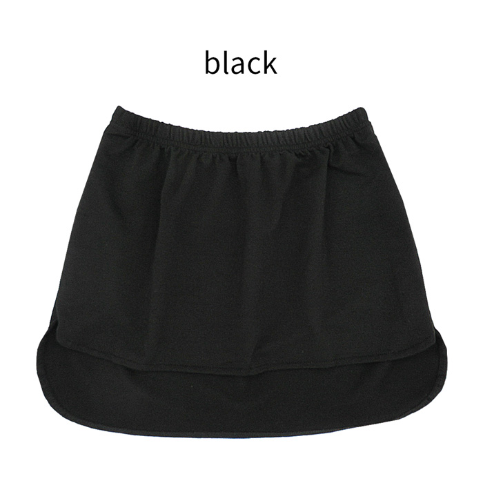 トップスの下に1枚プラスでオシャレなレイヤードコーデが完成