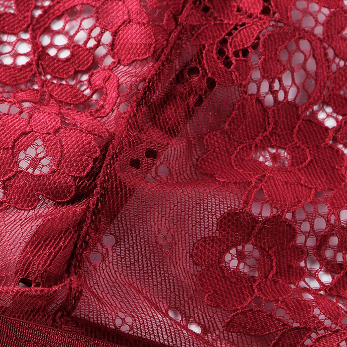 抜け感あるおしゃれを楽しむ。ゆるっと可愛い、レースの三角ブラ