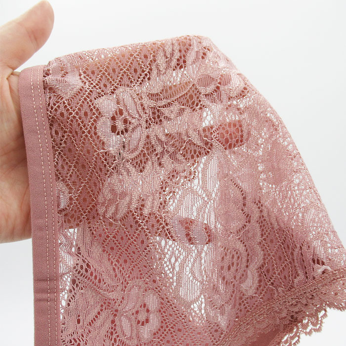 前面は綿素材で後面はセクシーなストレッチレースのショーツ