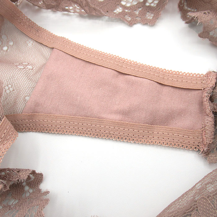 透ける総レースのブラジリアンショーツ