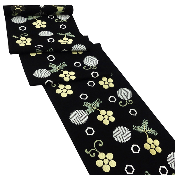 都（みやこ）名古屋帯 黒 正絹 仕立て付き 西陣織 帯 新品 購入 販売 九寸帯 梅鉢 亀甲 未仕立て 反物 カジュアル お茶会 洒落帯 no-757の画像