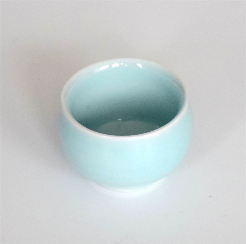 盃 ぐい呑み おちょこ 青白磁 径5.2×4cm 美濃焼 陶器 酒器 日本製 キッチン用品