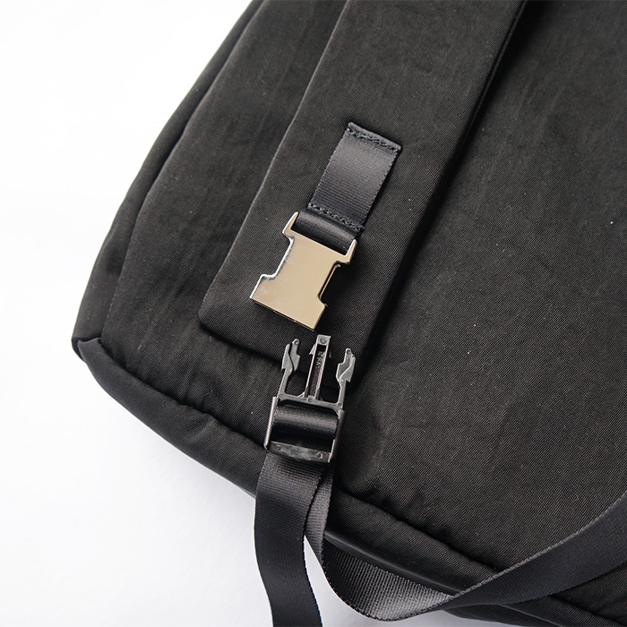 ITTI イッチ ANNIE PUFFER SLING BAG / CERATO BRIGHT アニーパファー