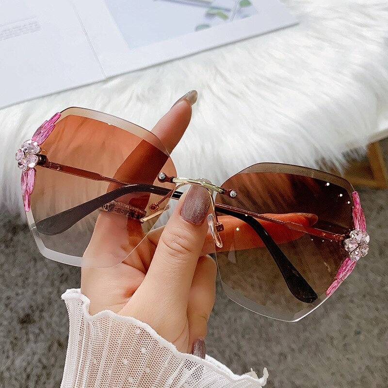 なーぽ様　 【Cartier】ラウンド　リムレス　ヴィンテージ　　サングラス Cartier（カルティエ）」よりヴィンテージラウンドサングラスが