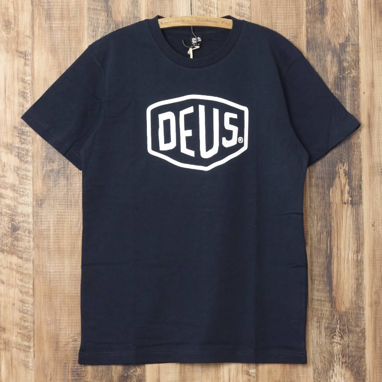 デウスエクスマキナ Deus Ex Machina メンズ Tシャツ SHIELD TEE ネイビー