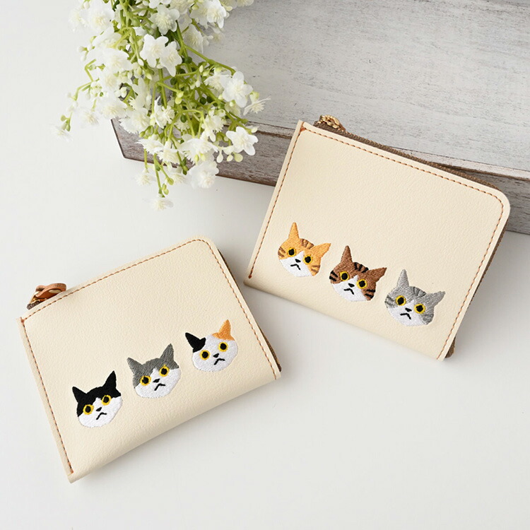 コインケース 刺繍 3匹の猫 レザー コンパクト 猫 アイボリー 茶白 黒 