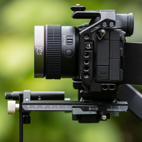 即配 (KT) SAMYANG (サムヤン) シネマレンズ V-AF 24mm T1.9 ソニーFE
