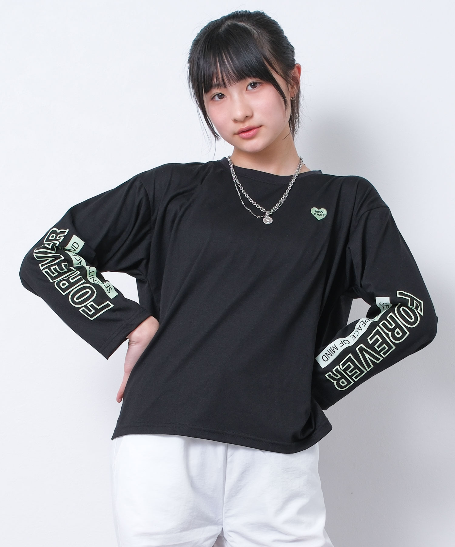 RiCO SUCRE（リコシュクレ） 子供服 女の子 袖ロゴ ロングTシャツ