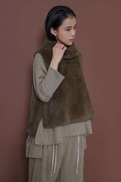 即納】CYAN TOKYO シアン シアントウキョウ バックオーバーハイネック