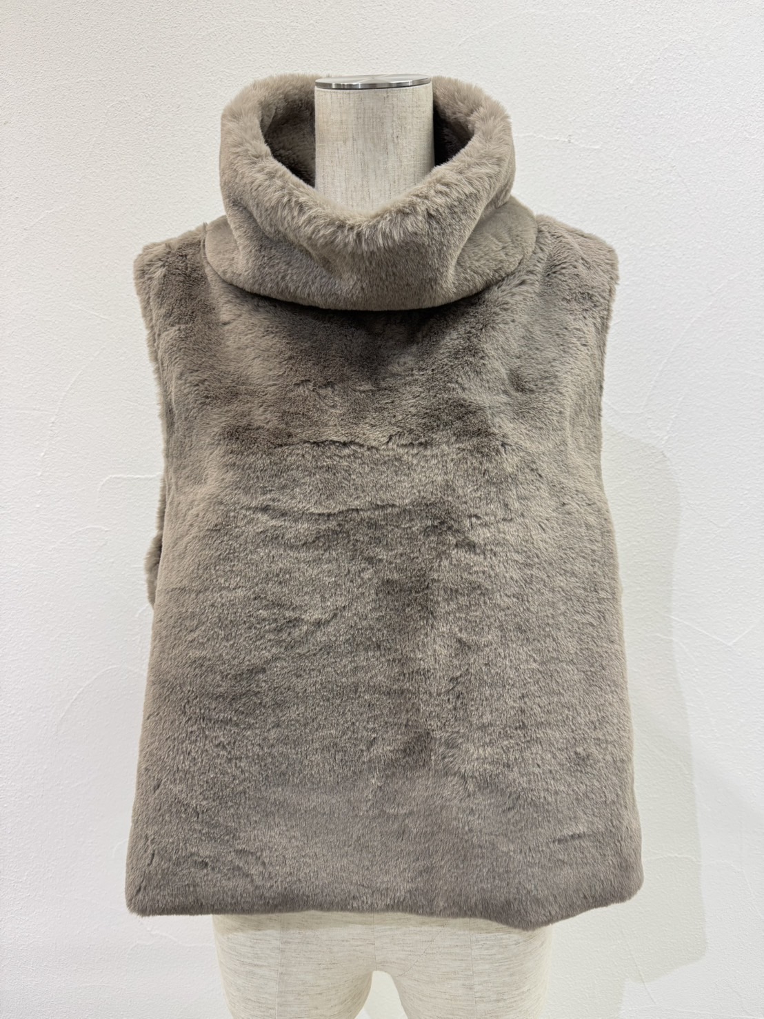 即納】CYAN TOKYO シアン シアントウキョウ バックオーバーハイネック