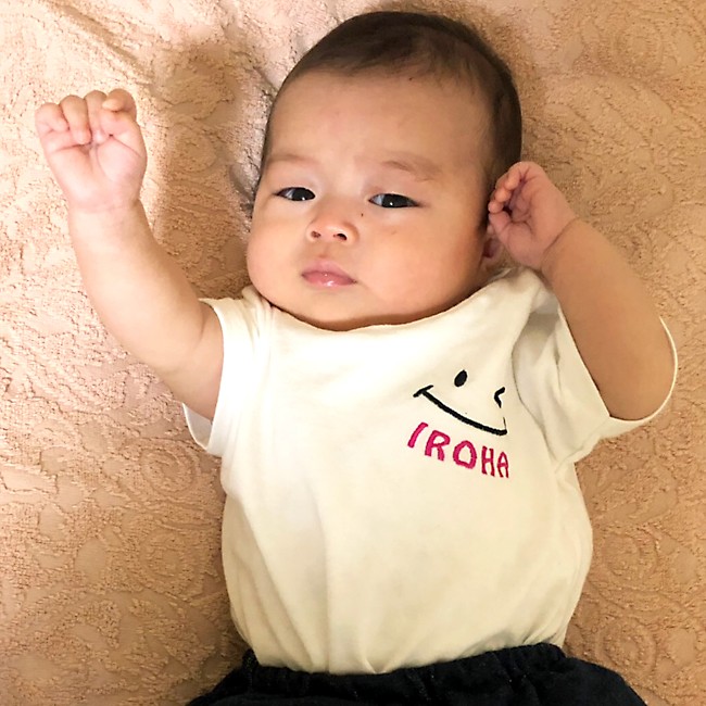 刺繍 名入れ スマイル Tシャツ / 半袖 Tシャツ 名前入り ベビー