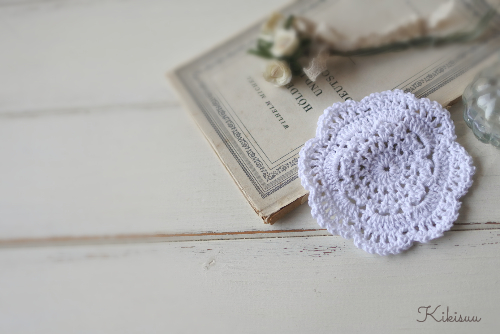 白いクロシェコースターの商品イメージ