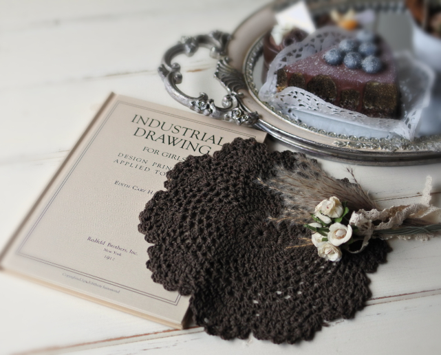  エスプレッソ色のナチュラルドイリー