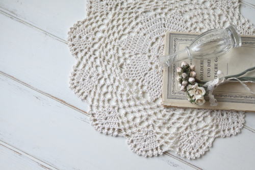  ナチュラルな大きめドイリー