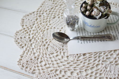  手編みクロシェドイリー