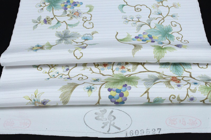 岡重 名古屋帯 夏物 薄グレー 葡萄唐草 更紗 波紋 正絹 本加工友禅 手描友禅 塩瀬 五泉 絽 未仕立て 九寸 反物 上品 お洒落着 エレガント 染の名門 zn1214 :zn1214:着物ちどり - 通販 - Yahoo!ショッピング 岡重 名古屋帯 夏物 薄グレー 葡萄唐草 更紗 波紋 正絹 本加工友禅 手描友禅 塩瀬 五泉 絽 未仕立て 九寸 反物 上品 お洒落着 エレガント 染の名門 zn1214 :zn1214:着物ちどり - 通販 - Yahoo!ショッピング