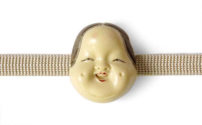 おかめ おたふく 正次作 帽子 根付け 帯留め 木製 作家物