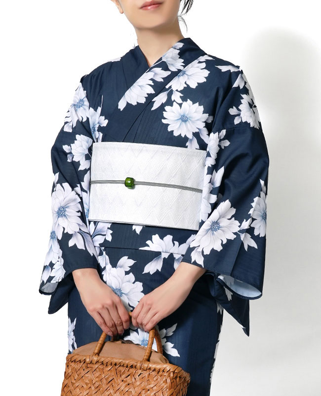 【浴衣】菊・萩模様　秋草　藍染 注染　紺 ネイビー レトロ　美品　古典　紺 浴衣 紺に菊花 ネイビー 紺 白 花 ポリエステル アイロンレス 古典柄
