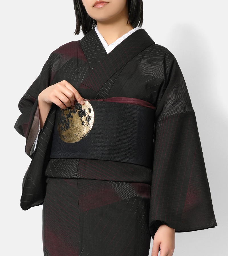 Ａお仕立て上がりウール着物　黒、赤地に幾何学模様 着物 小室庵 プリズム チャコールグレー 赤 黒 セオアルファ 単衣 幾何